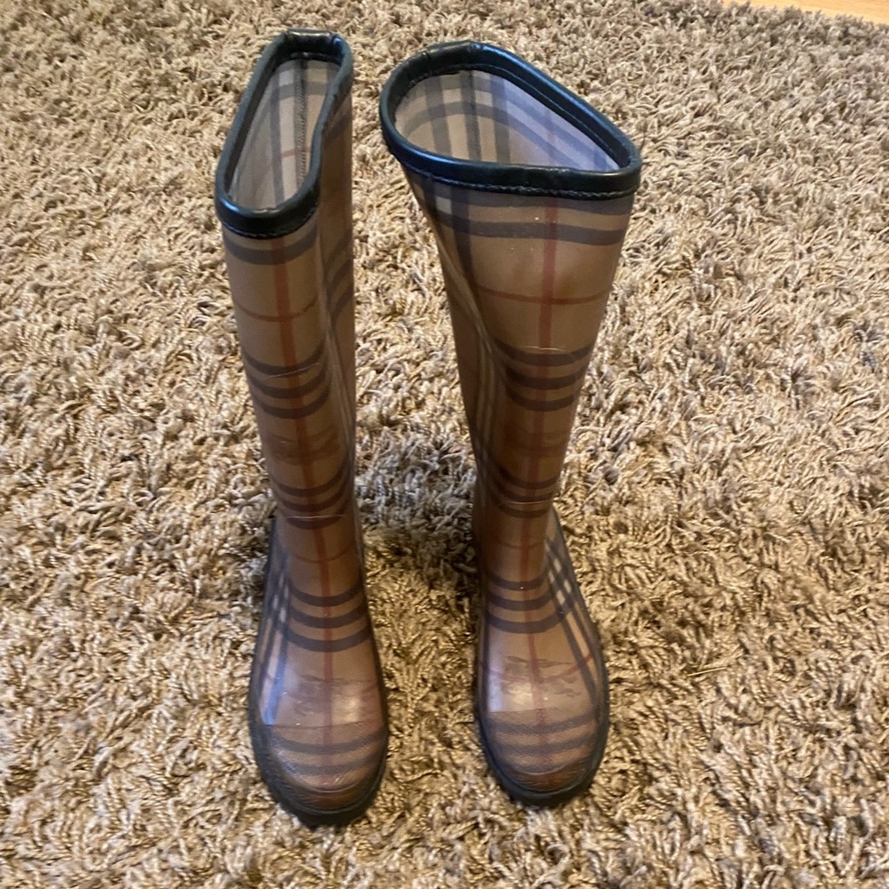 Burberry nova check rain boots size 37 (61/2)